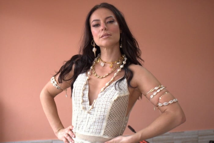 Paolla Oliveira grava clipe de Carnaval em terreiro de Candomblé. Veja fotos!