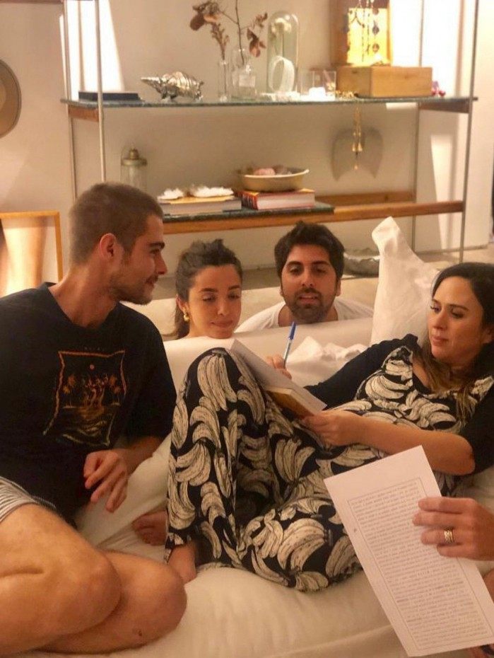 Tat&aacute; Werneck e Rafa Vitti se casaram em casa. Gabriel Louchard e Natalia Paes foram os padrinhos