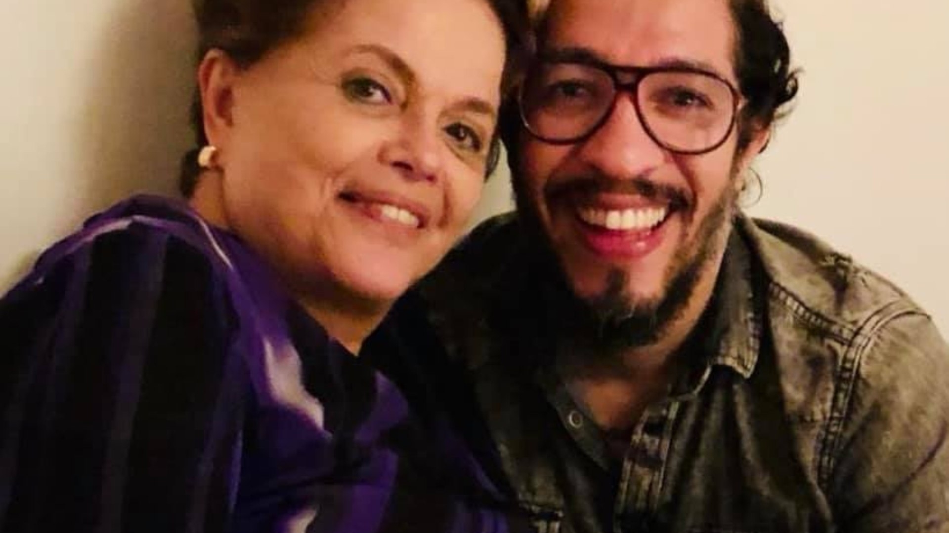 Jean Wyllys faz homenagem para Dilma Housseff