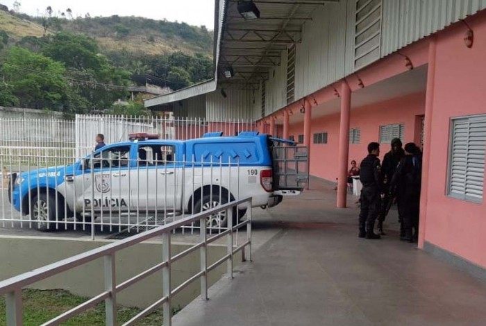 Policial foi transferido para o Hospital Alberto Torres