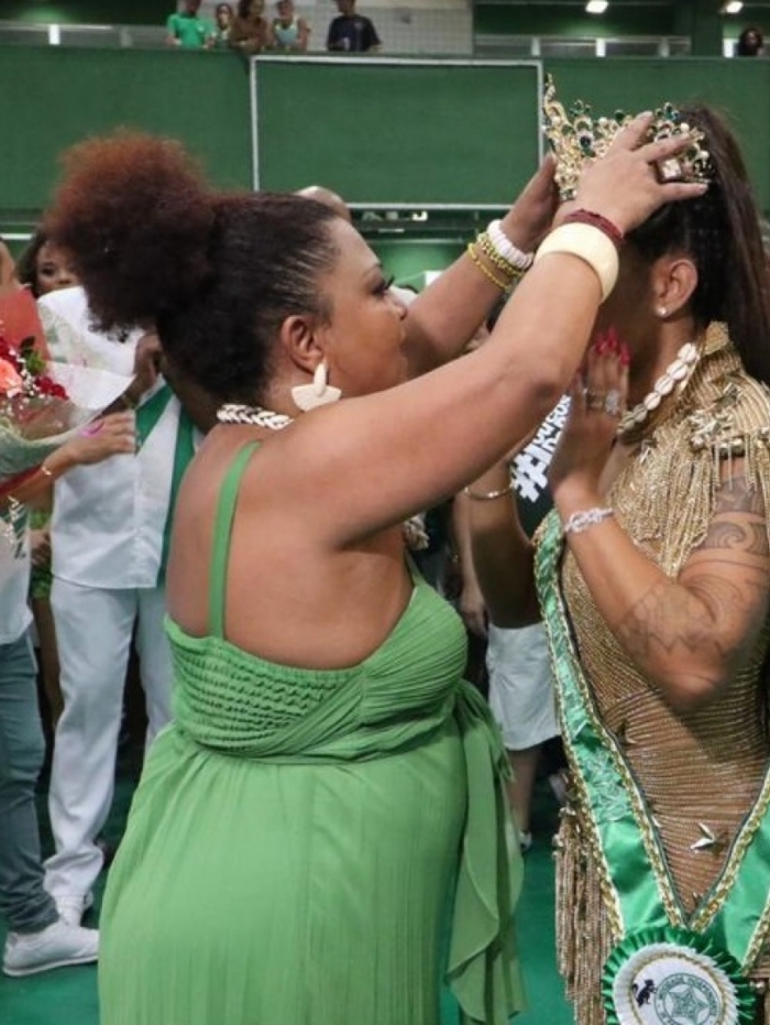 Coroação de Giovana Angélica como nova rainha da bateria da Mocidade