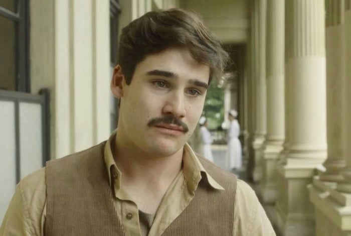 Alfredo (Nicolas Prattes) se culpa pelo estado de saúde de Júlio (Antonio Calloni), em 'Éramos Seis'