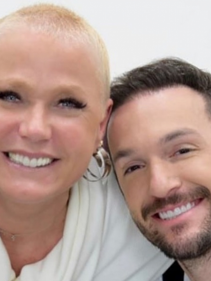 Diego Hypólito postou uma foto ao lado de Xuxa para falar de bullying