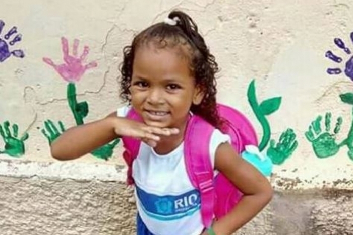 Ketellen, 5 anos, foi vítima de bala perdida após homens em um carro passarem atirando em praça de Realengo. Ela não resistiu e morreu no hospital