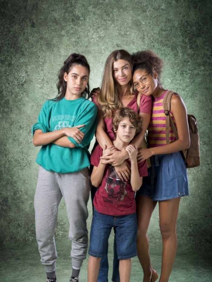 Paloma com os filhos, Peter, Gabriela e Alice, em 'Bom Sucesso'