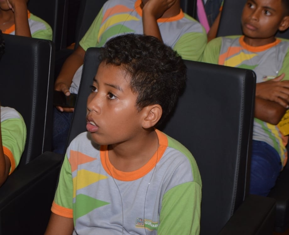 Israel Carvalho, 11 anos, ganhou um telescópio e sonha ser astronauta