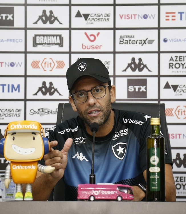 Valentim durante coletiva no Botafogo, nesta sexta-feira - Vitor Silva/Botafogo