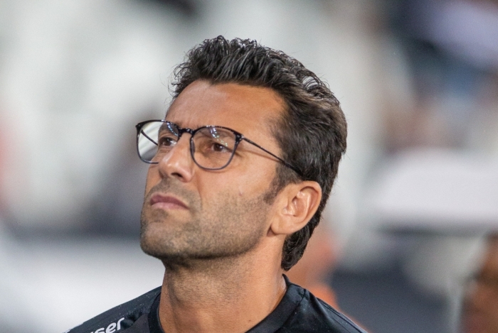 Rio, 11/11/2019 - AGÊNCIA DE NOTÍCIAS/PARCEIRO - O técnico Alberto Valentim do Botafogo, durante partida contra equipe do Avaí, em jogo válido pela 32ª rodada do Campeonato Brasileiro de 2019, realizado no Estádio Nilton Santos, Zona Norte do Rio, na noite desta segunda-feira (11).. Foto: Marcelo Gonçalves/Parceiro/Agência O Dia