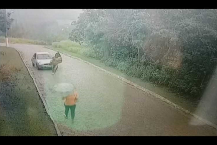 Homem é preso após correr pelado atrás de mulher em Búzios 