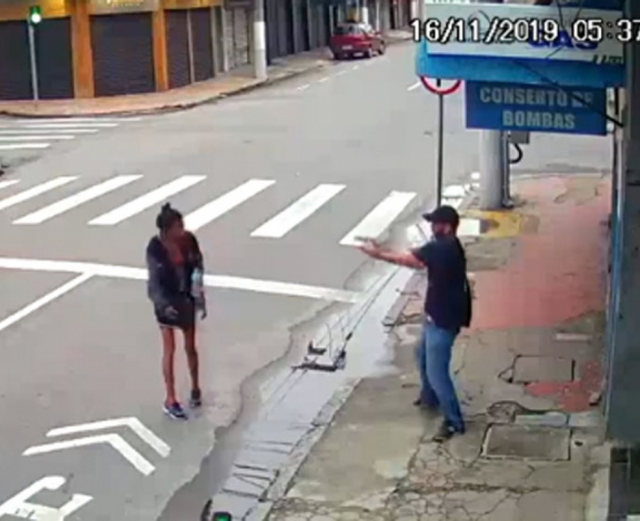 Homem mata moradora de rua a tiros no Centro de Niterói