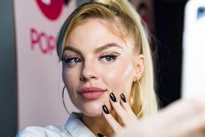 Luísa Sonza é pura simpatia em esmalteria 