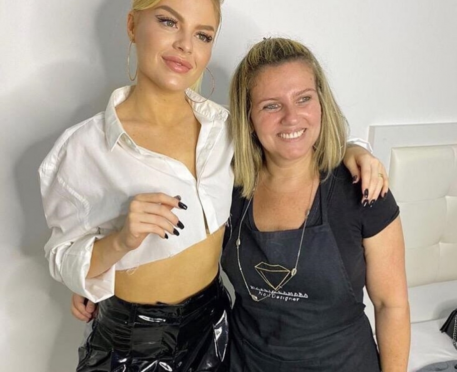 Lu&iacute;sa Sonza &eacute; pura simpatia em esmalteria 