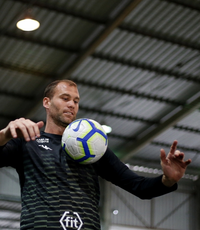 O argentino Joel Carli tem chance de reaparecer entre os titulares do Botafogo