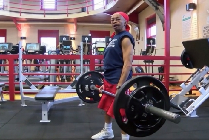 Willie Murphy puxa ferro quase todo dia e levanta até 100 kg