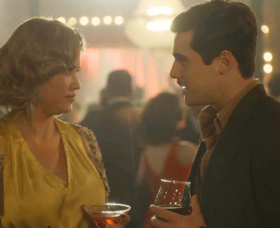 Marion (Ellen Rocche) rejeita Alfredo (Nicolas Prattes) ap&oacute;s beij&aacute;-lo em '&Eacute;ramos Seis'