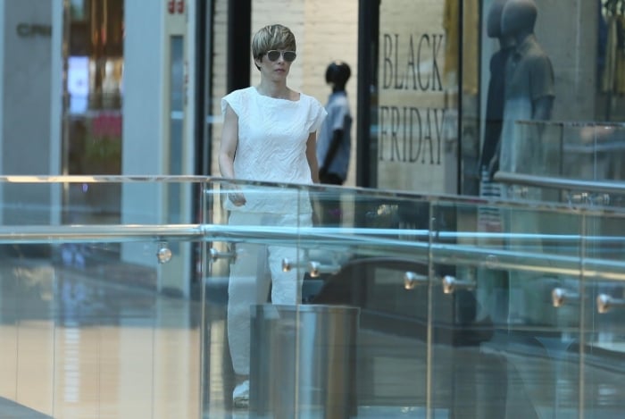 Ana Furtado é vista em shopping de milionários. Veja fotos!