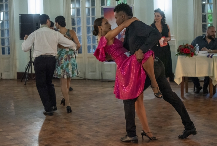 Globo/Cesar Alves 
    photoshop:ColorMode: 3
    photoshop:Credit: Globo/Cesar Alves
    photoshop:DateCreated: 2019-11-19
    photoshop:ICCProfile: Adobe RGB (1998)
    signature: 2da2c80e5ef95ff863ebe6e85bb29dbe3cd5396158fe767c484f200834d04bdb
    stRef:documentID: B966E3D7A93D158341579FB449A1F2D8
    stRef:instanceID: xmp.iid:b30e7ee1-1f6b-1e43-acb4-b91ad58f72b9
    stRef:originalDocumentID: B966E3D7A93D158341579FB449A1F2D8
    tiff:Make: NIKON CORPORATION
    tiff:Model: NIKON D750
    tiff:Orientation: 1
    tiff:ResolutionUnit: 2
    tiff:XResolution: 19998266/100000
    tiff:YResolution: 19998266/100000
    unknown: 2
    xmp:CreateDate: 2019-11-19T15:00:16:10
    xmp:CreatorTool: FotoWare FotoStation
    xmp:MetadataDate: 2019-11-19T21:11:29-03:00
    xmp:ModifyDate: 2019-11-19T21:11:29-03:00
    xmp:Rating: 2
    xmpMM:DocumentID: xmp.did:a2cf2ae0-ed17-6c4f-857d-68cdaecf5bd4
    xmpMM:InstanceID: xmp.iid:a2cf2ae0-ed17-6c4f-857d-68cdaecf5bd4
    xmpMM:OriginalDocumentID: B966E3D7A93D158341579FB449A1F2D8
  Profiles:
    Profile-8bim: 1178 bytes
    Profile-exif: 13412 bytes
    Profile-icc: 560 bytes
    Profile-iptc: 1110 bytes