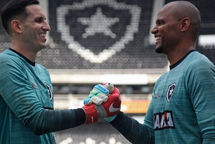 O ex-goleiro Jefferson (D) mandou uma mensagem para o paraguaio Gatito Fernández