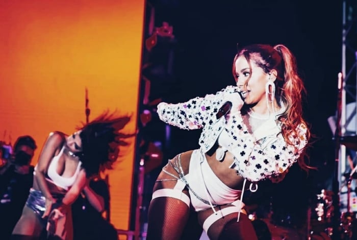 Anitta lembrou que no início da carreira cantava em 'bailes de favela'
