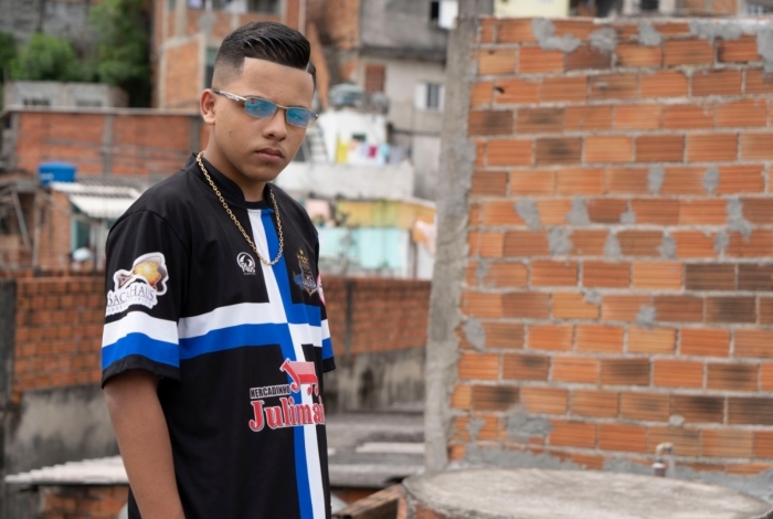 Mc Gu volta às origens em gravação de clipe 