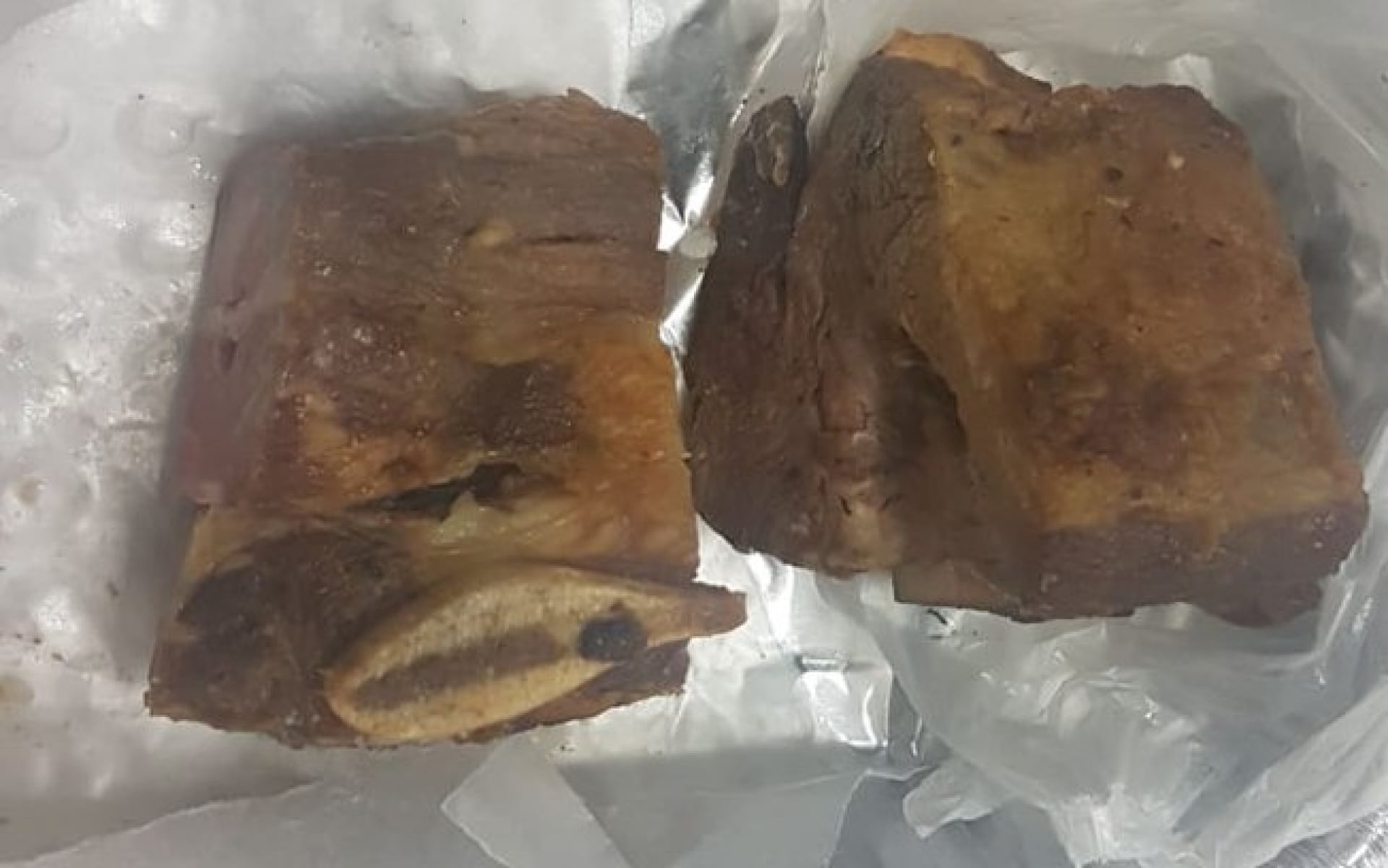 Den&uacute;ncia que circula no Whatsapp mostra peda&ccedil;os de carne com larvas
