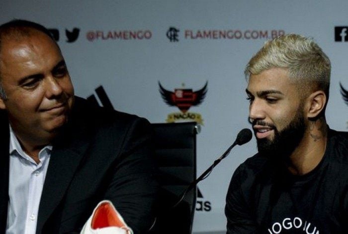 Braz e Gabigol na apresenta&ccedil;&atilde;o do atacante, em janeiro de 2019