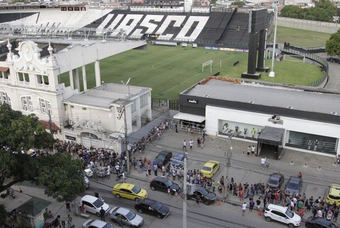 Rio,04/11/2019 -SAO JANUARIO- Torcedores do Vasco fazem fila pra comprar ingressos para o jogo contra a Chapecoense, pelo campeonato Brasileiro 2019. Foto: Cleber Mendes/Agência O Dia