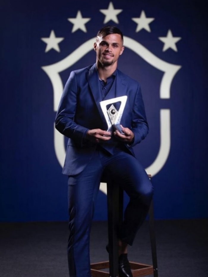 Michel venceu o prêmio de Revelação do Campeonato Brasileiro 2019