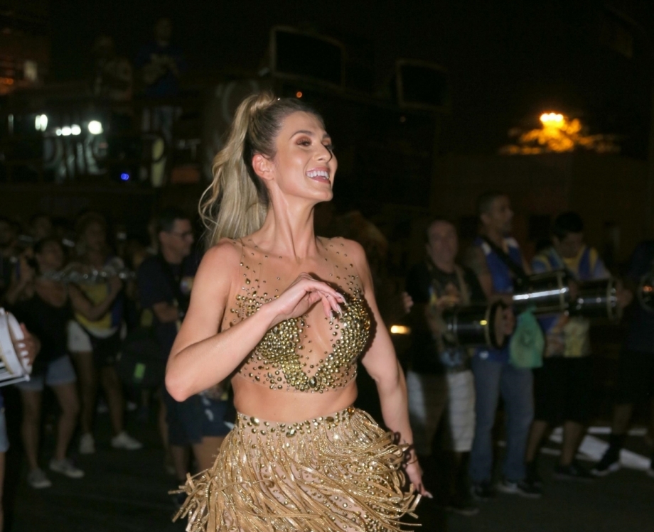 AGN_1810940 - RIO DE JANEIRO, BRASIL  - Livia Andrade  ( Fotos Anderson Borde / AgNews )

Pictured: Livia Andrade 

AgNews 9 DEZEMBRO 2019 

BYLINE MUST READ: Anderson Borde / AgNews

Xico Silva
telefone: (21) 98240-2501
email: agnews.fotografia@gmail.com
      Caption