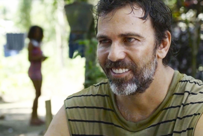 Elias se choca ao saber sobre estado da filha