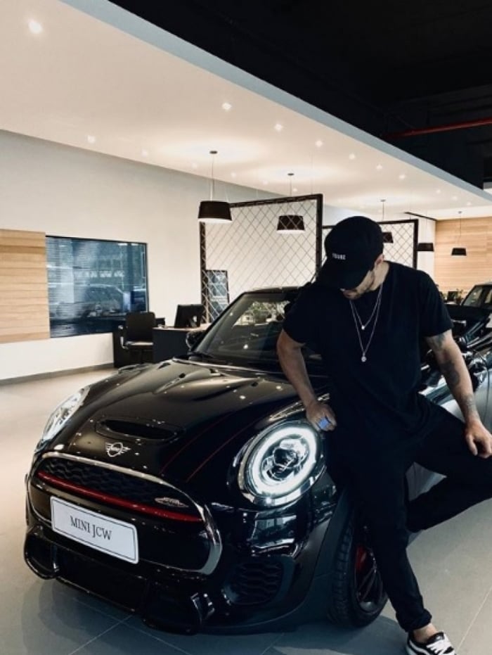 Caio Castro: 'new toy'