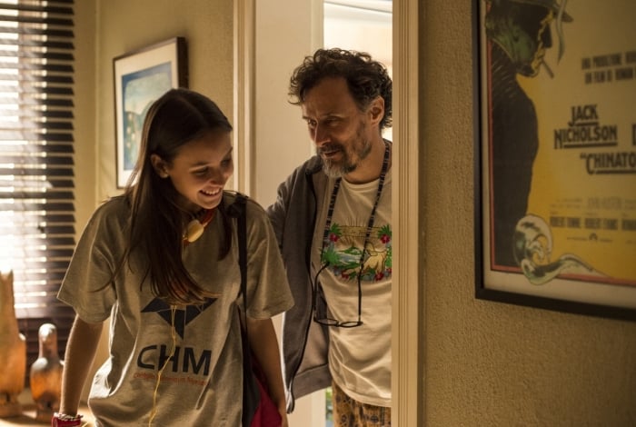 'Amor de Mãe': Carol (Duda Batsow) e Durval (Enrique Diaz) se reencontram e a proximidade dos dois assusta Natália (Clarissa Kiste)