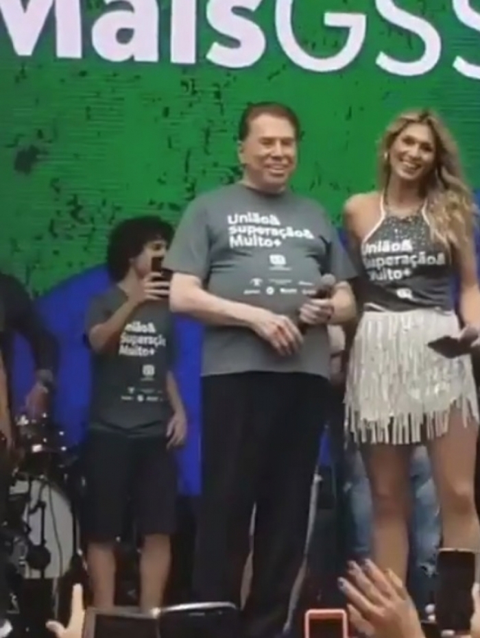 Silvio Santos faz discurso em festa de fim de ano do SBT