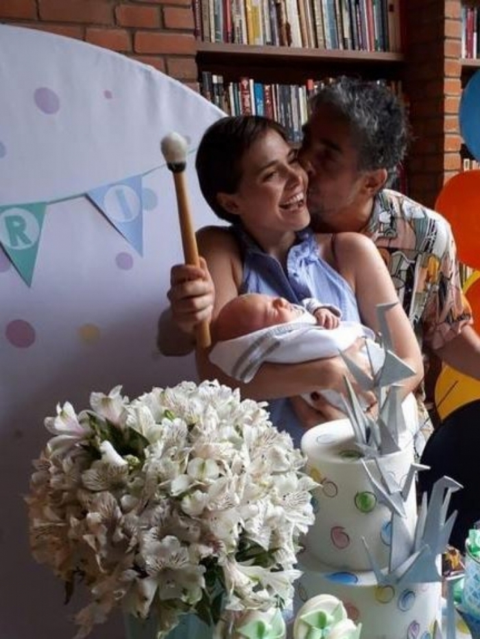 Letícia Colin e Michel Melamed comemoraram o aniversário de 1 mês de Uri
