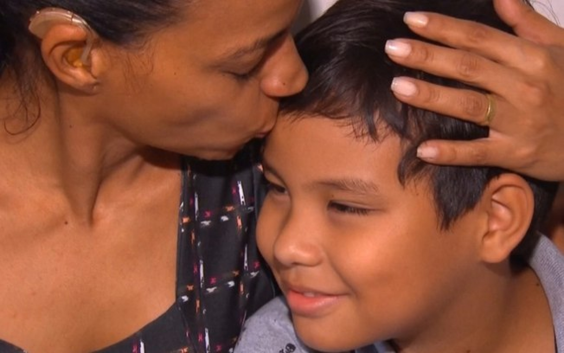 Mãe e filho receberam o 'presente de Natal' antecipado graças à cartinha endereçada ao Papai Noel.
