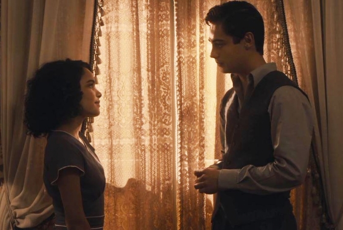 'Éramos Seis': Inês (Carol Macedo) e Carlos (Danilo Mesquita) conversam na casa de Lola (Gloria Pires)