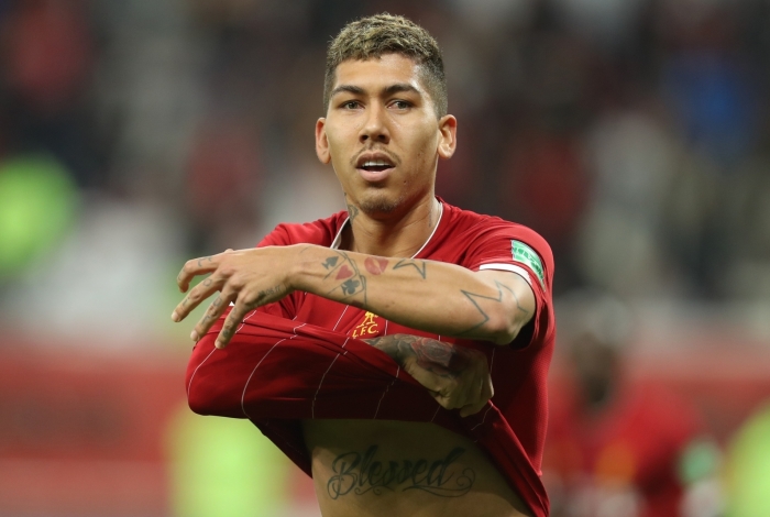 Firmino mostra a tatuagem: 'Blessed' (abençoado, em inglês)