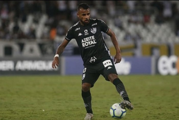 O volante Alex Santana está cotado para deixar o Botafogo