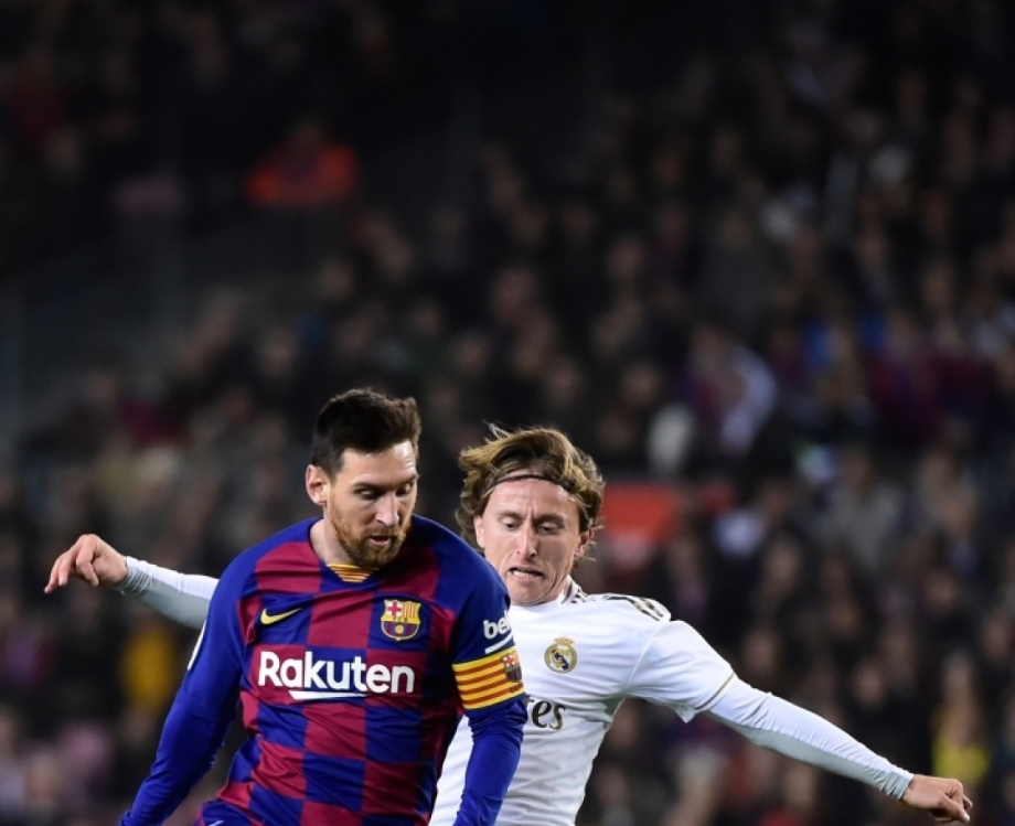 Barcelona's Argentine forward Lionel Messi vies with Real Madrid's Croatian midfielder Luka Modric during the &quot;El Clasico&quot; Spanish League football match between Barcelona FC and Real Madrid CF at the Camp Nou Stadium in Barcelona on December 18, 2019, (Photo by JOSE JORDAN / AFP)