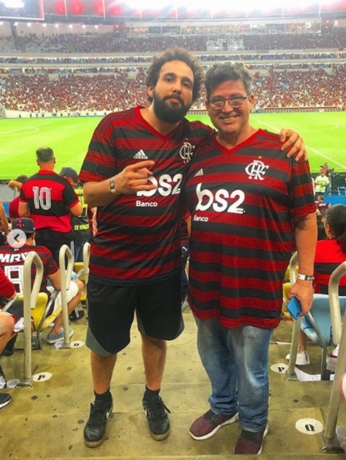 O comediante Murilo Couto (à esquerda) e o pai no Maracanã
