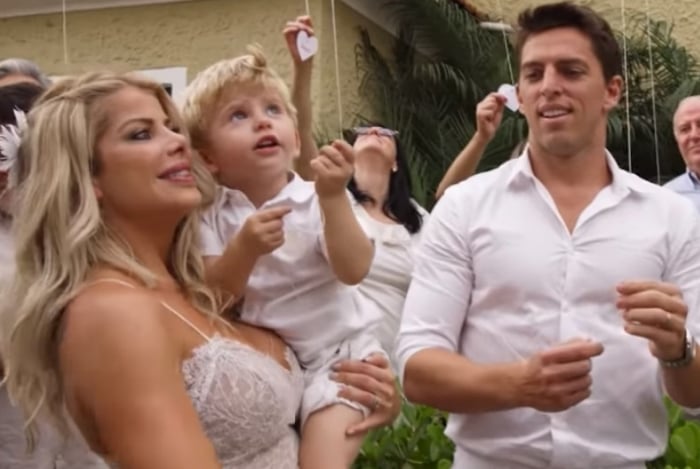 Karina Bacchi, o filho Enrico e Amaury Nunes