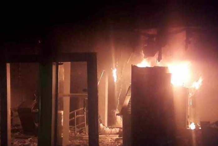 Bandidos colocaram fogo na agência