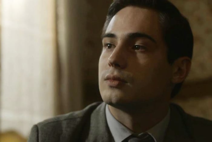 Carlos (Danilo Mesquita), em 'Éramos Seis'