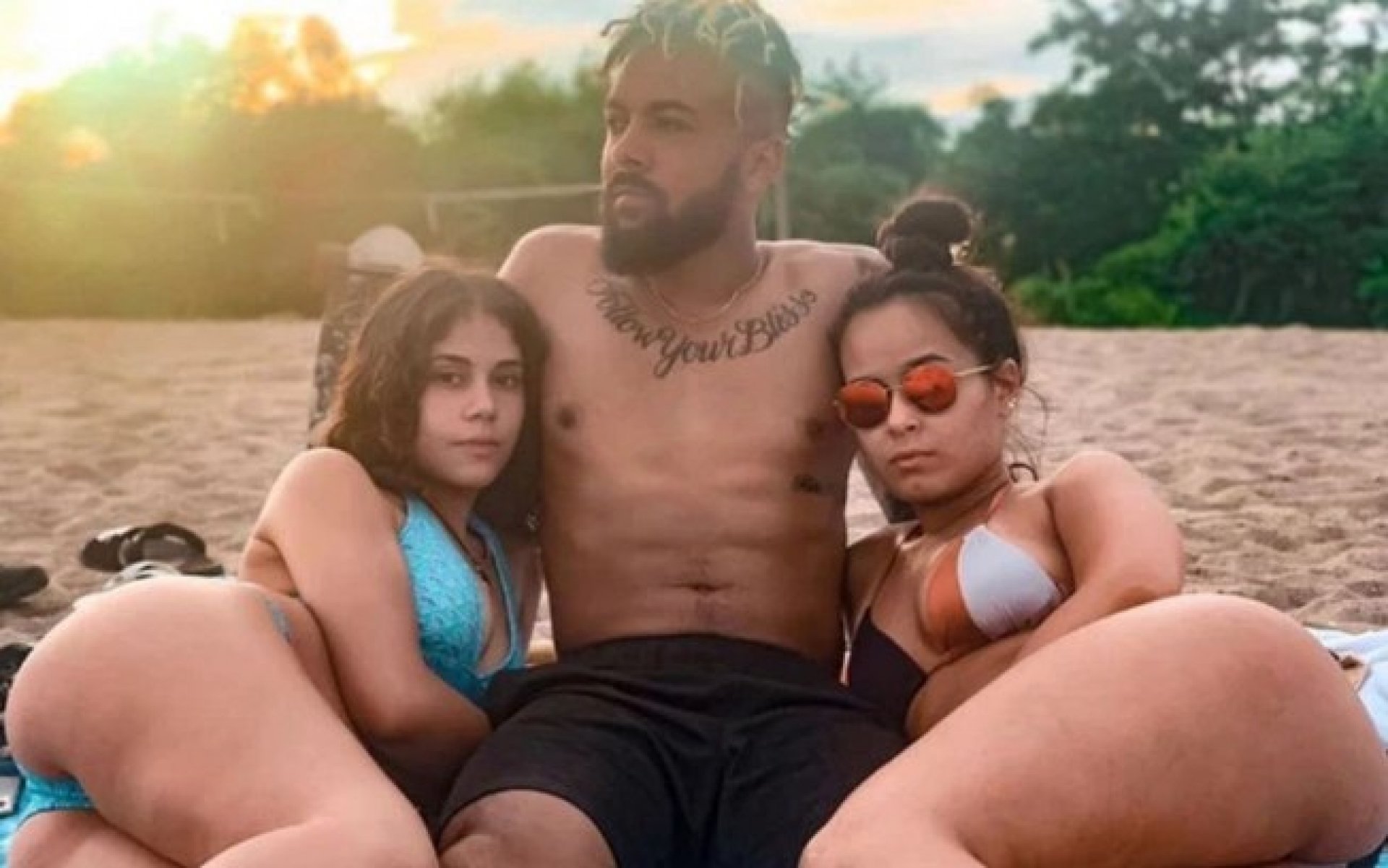 Stephen, Pamela (à direita) e Priscilla (à esqueda) formam um trisal e afirmam que esse estilo de vida melhorou a relação
