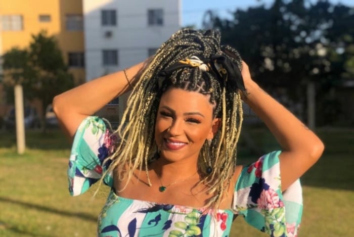 
Filha da Gretchen Jenny Miranda retorna ao Brasil e muda visual    