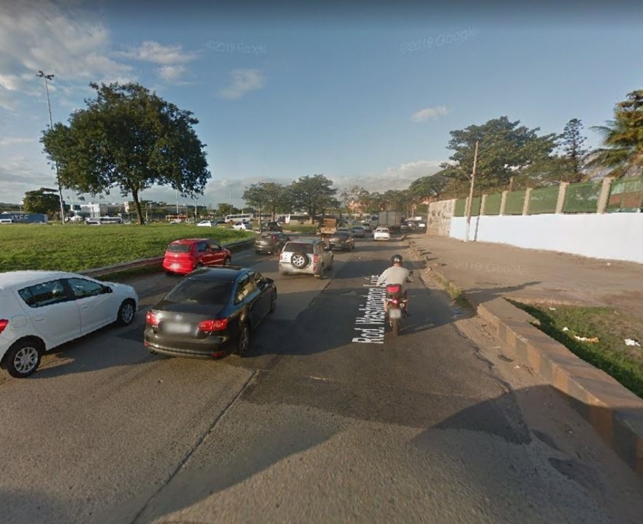 Região da Avenida Brasil, perto da Cidade Alta, onde casal de turistas suíços bateram com carro após criminosos atirarem e ferir os dois