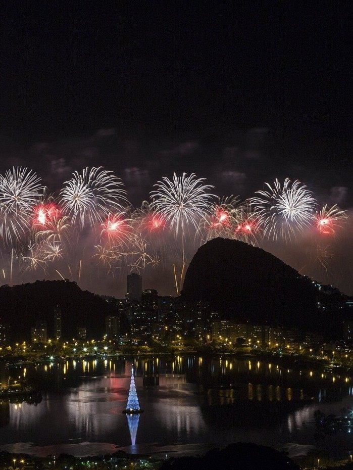 01 01 2020 - Queima de fogos da praia de Copacabana - Local foto: Vista Chinesa. Foto: Daniel Castelo Branco / Agencia O Dia