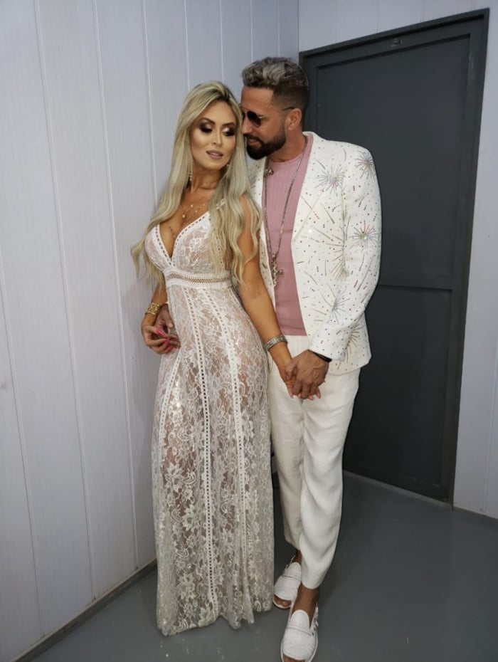 Latino e a esposa Rafaella Ribeiro