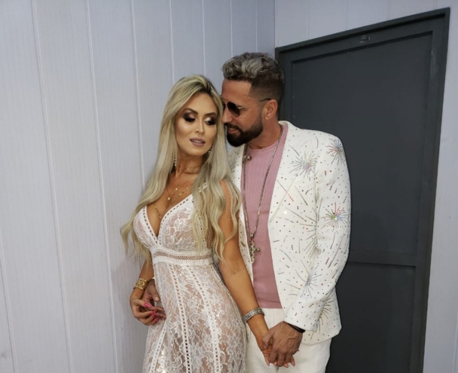 Latino e a esposa Rafaella Ribeiro
