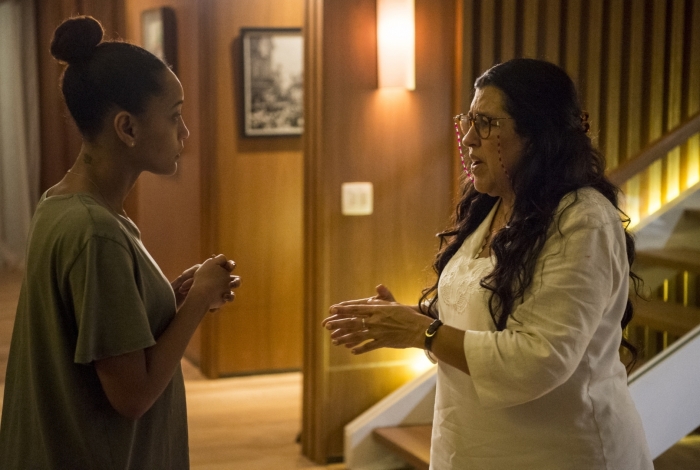 Cap 36 - Cena 35 - Vitória (Taís Araujo) chama Lurdes (Regina Casé) para conversar e conta que Sandro (Humberto Carrão) não é seu filho. 
    icc:copyright: Copyright 2000 Adobe Systems Incorporated
    icc:description: Adobe RGB (1998)
    icc:manufacturer: Adobe RGB (1998)
    icc:model: Adobe RGB (1998)
    jpeg:colorspace: 2
    jpeg:sampling-factor: 1x1,1x1,1x1
    photoshop:CaptionWriter: Globo/Estevam Avellar
    photoshop:ColorMode: 3
    photoshop:DateCreated: 2019-12-03
    photoshop:ICCProfile: Adobe RGB (1998)
    photoshop:Urgency: 5
    signature: c4071944248776acc8734bd49ef36f38f8a3fd407ac1b68657b89ea129dad94b
    stRef:documentID: 82B0CE68E732B3CB79EADF59C10784AE
    stRef:originalDocumentID: 82B0CE68E732B3CB79EADF59C10784AE
    tiff:Make: NIKON CORPORATION
    tiff:Model: NIKON D4S
    tiff:Orientation: 1
    tiff:ResolutionUnit: 2
    tiff:XResolution: 19998266/100000
    tiff:YResolution: 19998266/100000
    unknown: 2
    xmp:CreateDate: 2019-12-03T17:24:42:80
    xmp:CreatorTool: FotoWare FotoStation
    xmp:MetadataDate: 2019-12-03T19:08:08-03:00
    xmp:ModifyDate: 2019-12-03T19:08:08-03:00
    xmpMM:DocumentID: xmp.did:830ec3c9-dd2c-c149-a42a-92fd548b442c
    xmpMM:InstanceID: xmp.iid:830ec3c9-dd2c-c149-a42a-92fd548b442c
    xmpMM:OriginalDocumentID: 82B0CE68E732B3CB79EADF59C10784AE
  Profiles:
    Profile-8bim: 1258 bytes
    Profile-exif: 12326 bytes
    Profile-icc: 560 bytes
    Profile-iptc: 1190 bytes